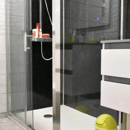 House 8 Personnes Maison 8 Personnes Jacuzzi Wifi.
