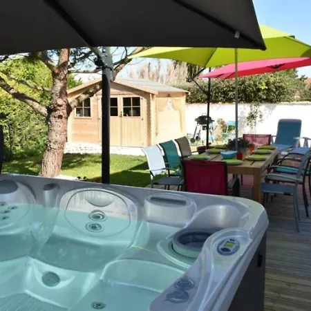 House 8 Personnes Maison 8 Personnes Jacuzzi Wifi.