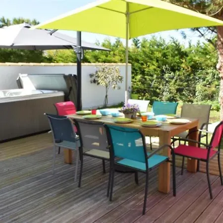 펜션 House 8 Personnes Maison 8 Personnes Jacuzzi Wifi. *